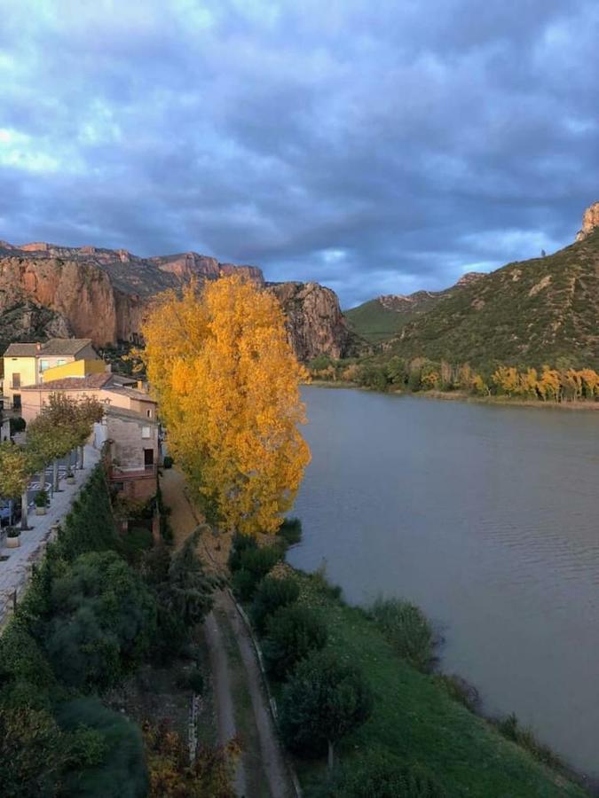 Apartamento a 1a linea Sant Llorenç de Montgai_ WhiteHouse Bagian luar foto